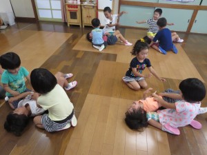 6月　色水遊び　異年齢 004